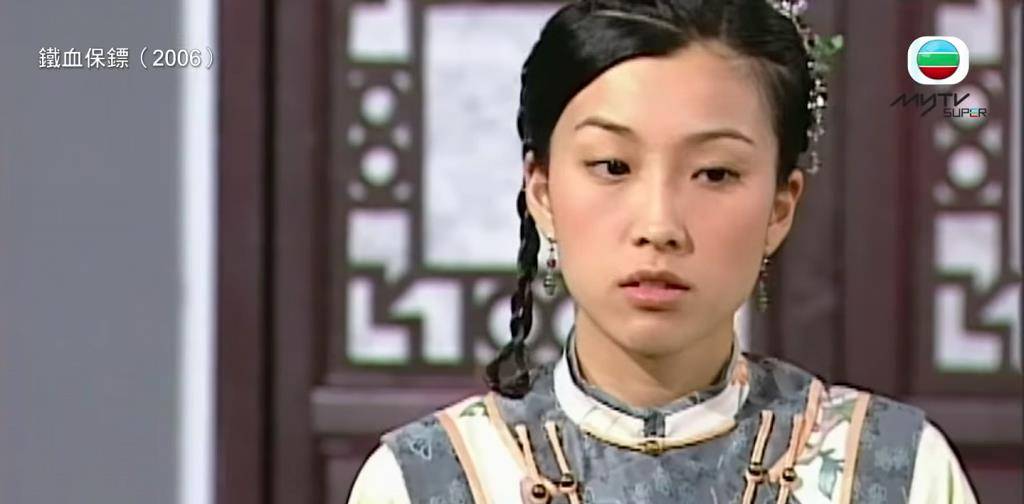 剧《铁血保镖》首次担当女一,饰演「利祥凤,演绎楚楚可怜的动人模样
