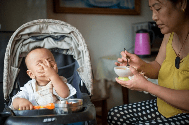 奶奶总给孩子喝粥,宝妈嫌弃太糊弄,儿科医生却夸婆婆早餐做得对