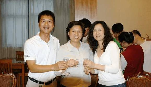 "国乒"江嘉良:娶当红吴玉芳,妻子为爱隐退,32年婚姻