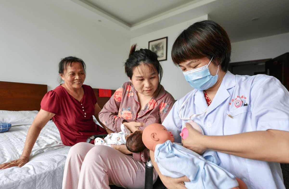 照顾新生宝宝,妈妈做到＂三早＂可以促进宝宝吃得饱,黄疸退得快