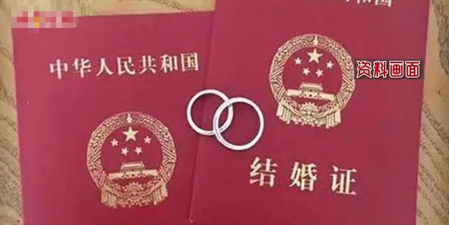 天津一女生无意间翻出父母7本离婚证和结婚证,网友:的