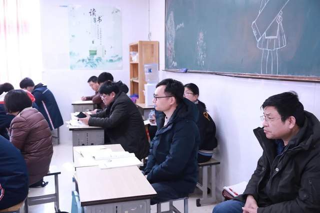 海安市教师发展中心研训员莅临市实验中学调研指导教学工作