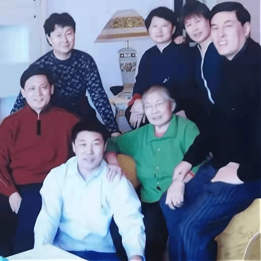 毛阿敏:40岁嫁百亿富豪,高龄产下一对儿女,富豪只陪伴18年_解直琨