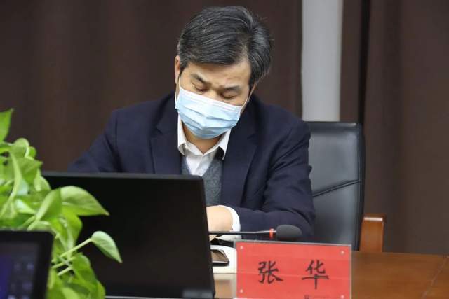 南通市教育局副局长张俊,市委教育工委副书记张华陪同调研.