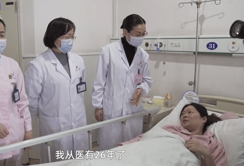 26岁孕妈生下＂异卵三胞胎＂,小女儿体重最争气,医生：第一次见