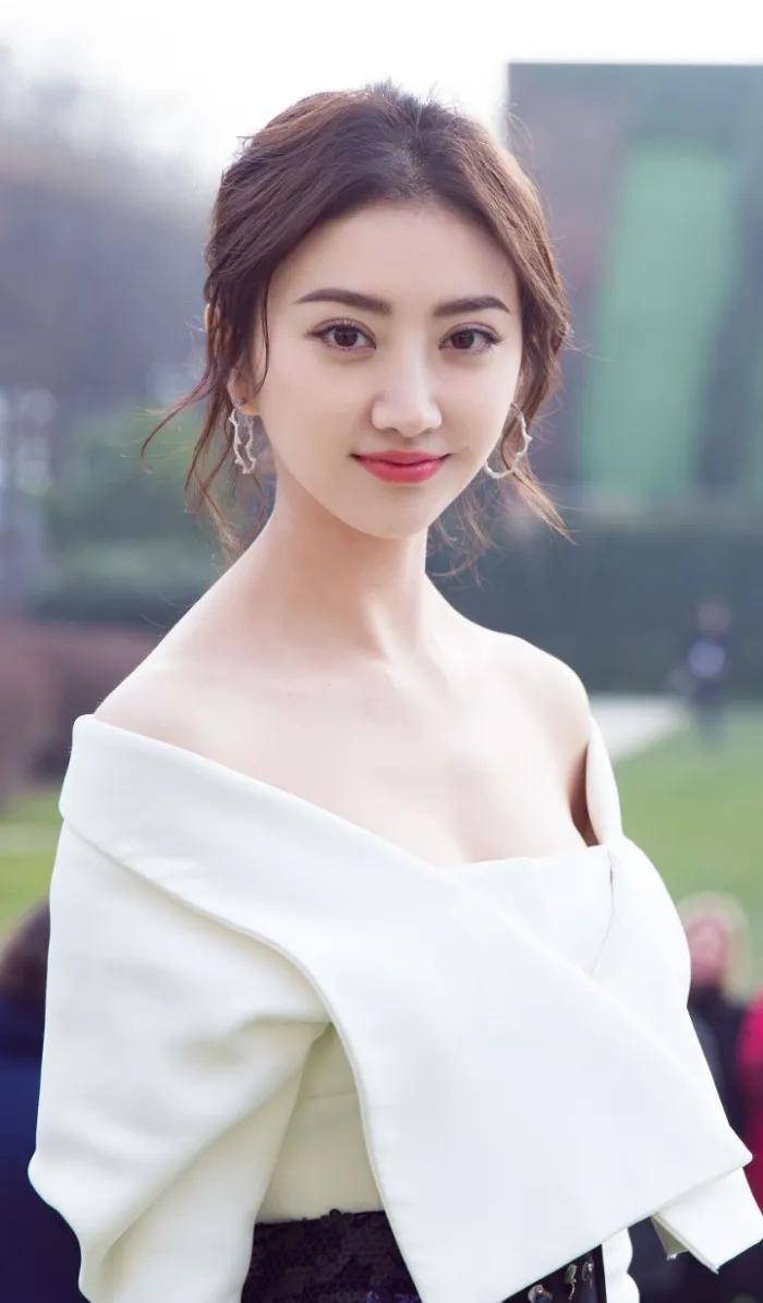 惊艳的景甜,为何一直不火?_高挺_鼻子_眼睛