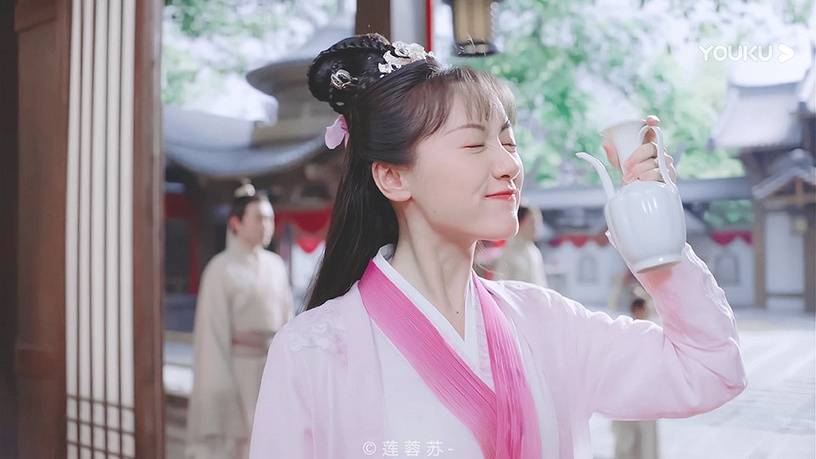 一面是霸气女战神,一面是傻萌撩汉小天才,反差的形象让剧迷越追越喜欢