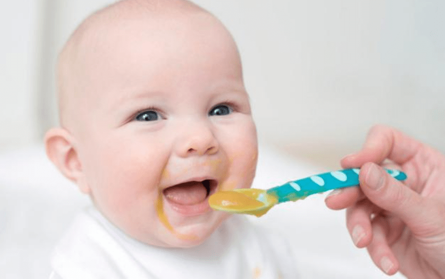 寶寶開始添加輔食時,先喝奶還是先吃米糊？媽媽別犯糊涂