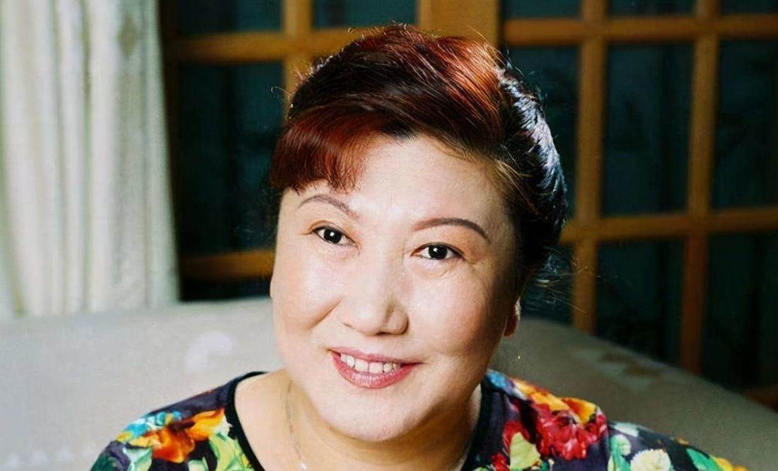 高秀敏女儿李萱父母同年去世被托孤何庆魁闫学晶把她当女儿