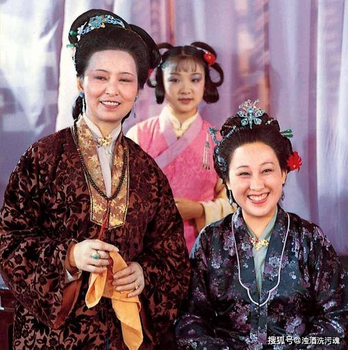 她是王夫人的亲内侄女,她的房间如何,贾母真的有必要关心吗?