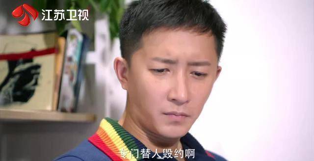 第一集开始时那场暴力辞退的戏份,还有韩庚在剧中所从事的职业,就能