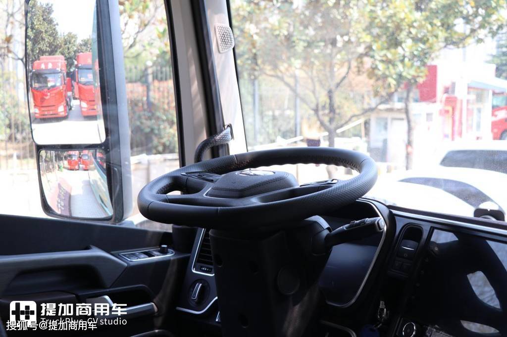 超越j7解放旗舰卡车全新天花板鹰途牵引车超详细评测之外观内饰篇
