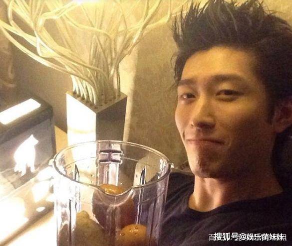 参观窦骁住的豪宅客厅是简欧装修风格整体布局太贵气了