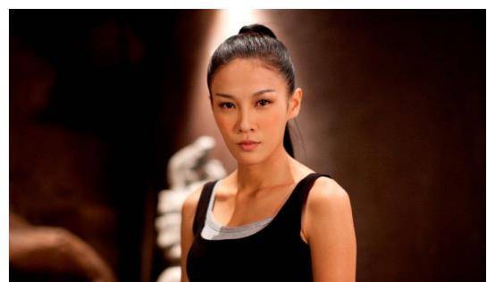 同时还有相当不错武打实力的女明星,相信在经过不断的努力之后,张蓝心