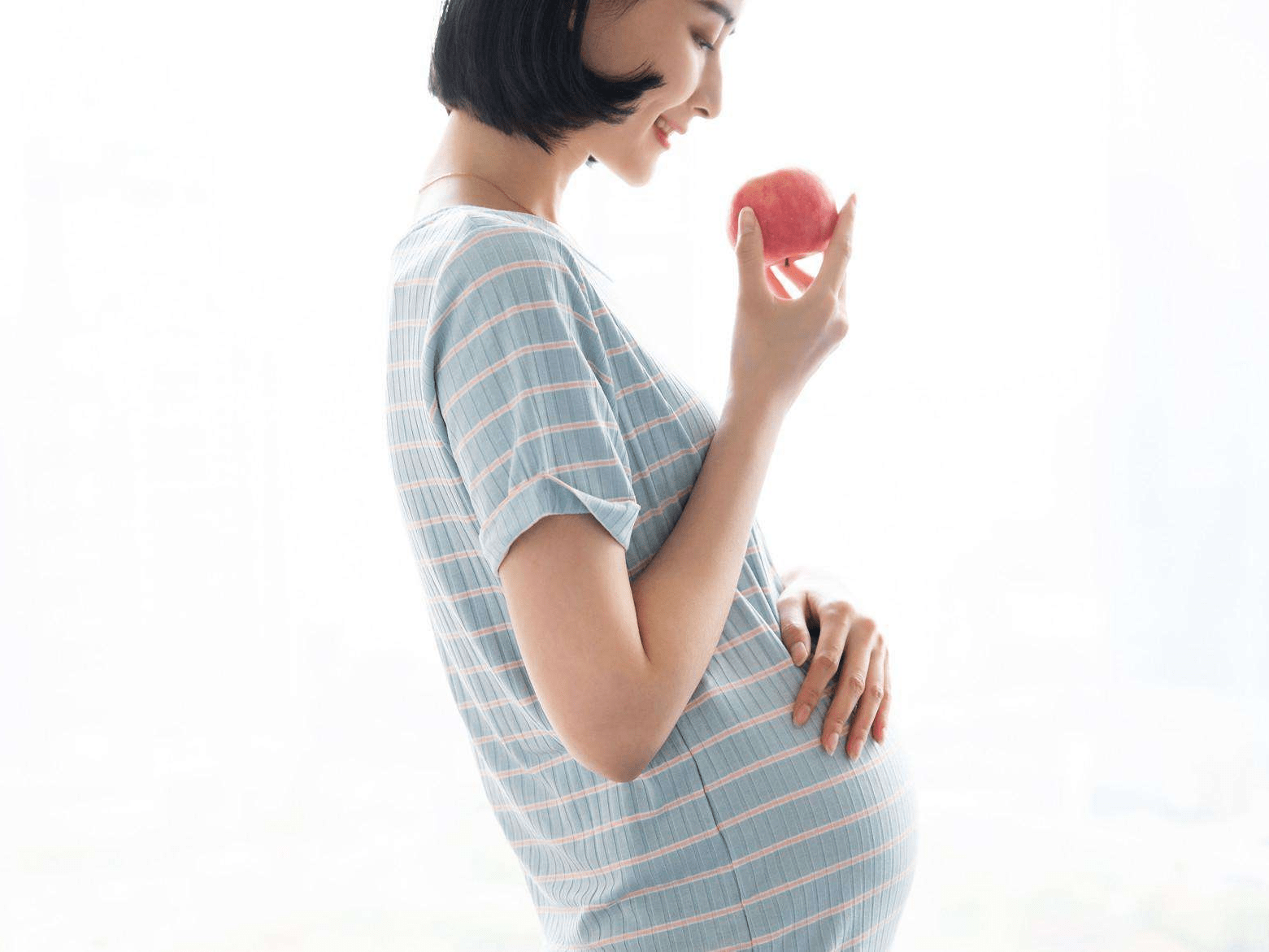 孕期吃啥食物,胎宝大脑发育快？三个阶段营养要跟上,娃才更聪明