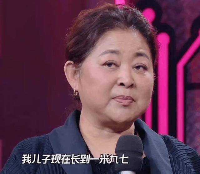 原创星二代也有缺陷贾静雯女儿弱视李嫣唇裂倪萍儿子患有白内障