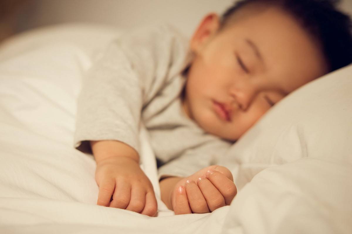 春季是孩子长高的＂加速季＂,掌握三个睡眠法则,孩子多长几公分