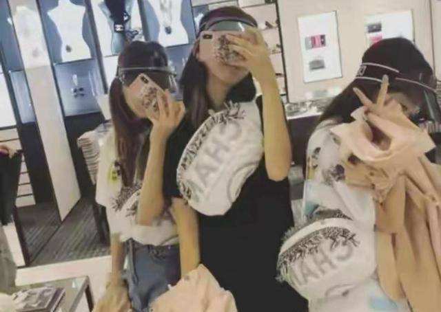 原创汪峰16岁大女儿罕晒照和王菲女儿李嫣游艇度假被指太早熟