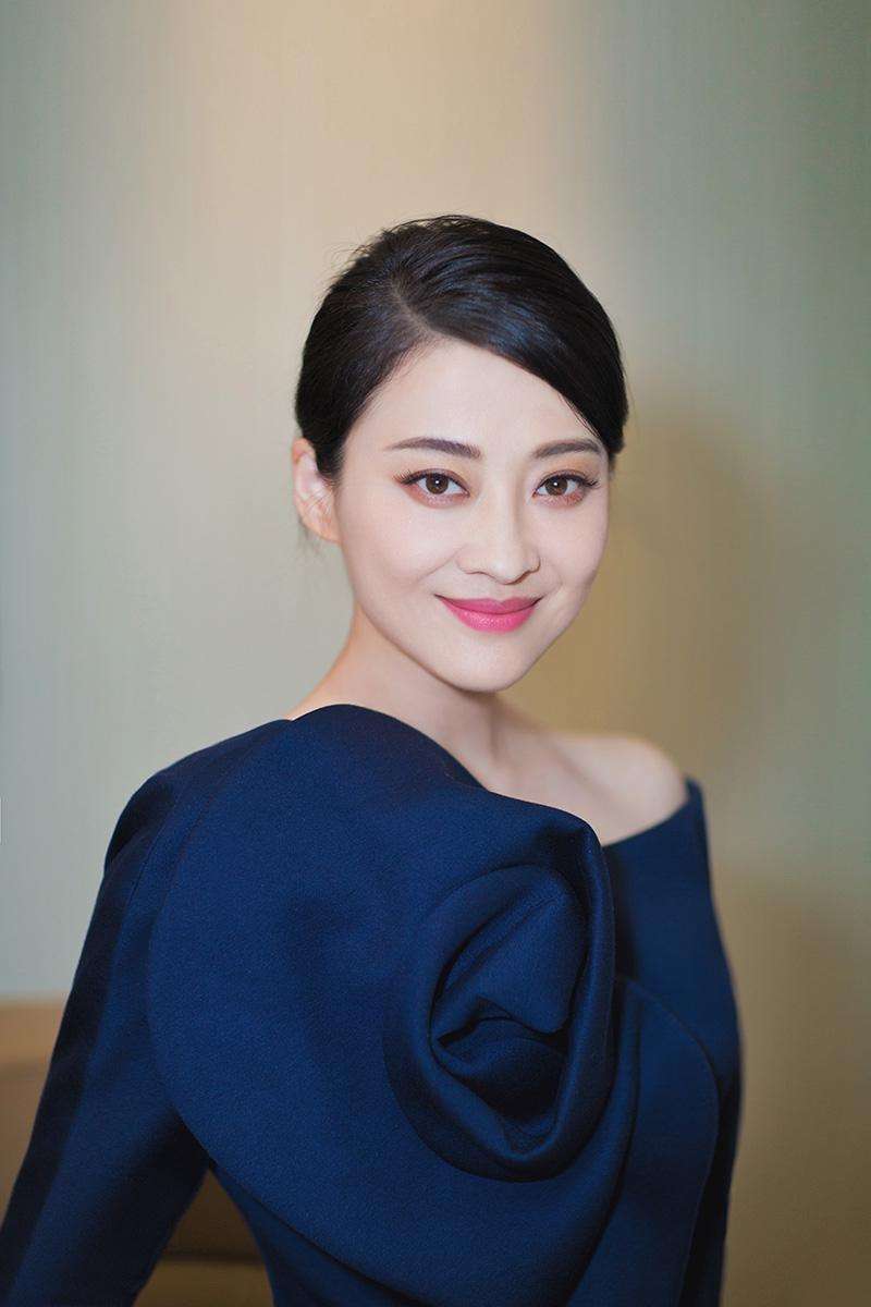 梅婷2005年,鄢波执导处女作影片《阿司匹林》.