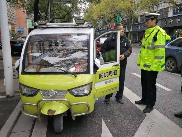 三轮代步车迎一车一码新规不再强调驾照车主值得点赞