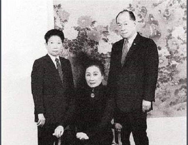 他叫孔德基,是宋氏三姐妹唯一的孙辈后人,母亲是好莱坞女明星_美国