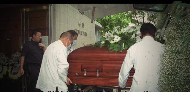 艺人保安揭张国荣真实性格包容体贴哥哥出殡时曾追灵车送别