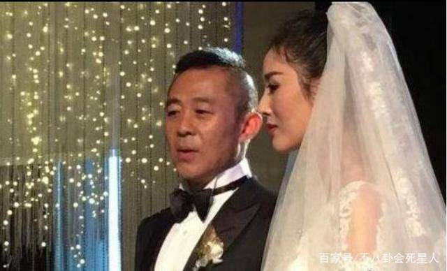 侯勇小20岁娇妻疑怀孕,结三次婚至今无子,妻子个