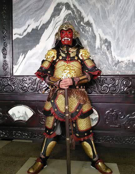 古代为啥"可以"拿剑砍人,却不能穿铠甲"自卫"?_武器_冷兵器时代_甲胄