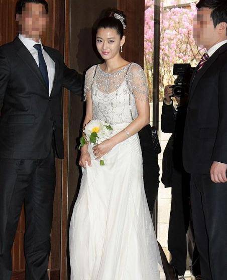 "豪门儿媳"全智贤成名史,和她身边无数的男闺蜜们_郑勋_婚礼_朴信阳
