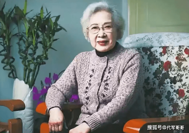 100岁人民艺术家秦怡去世经历两段婚姻不幸患癌丧夫丧子