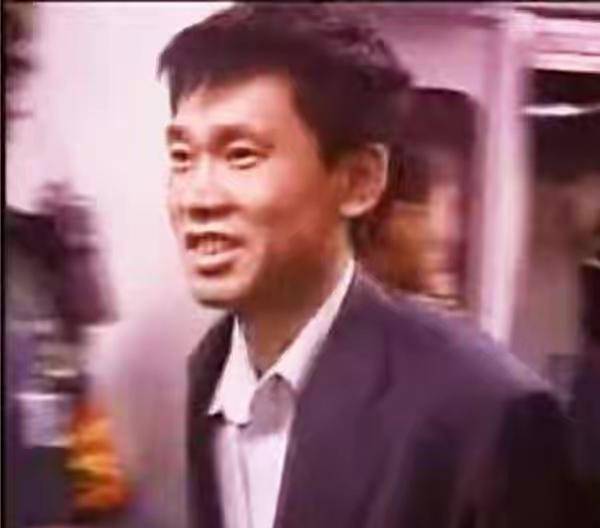 丁健,马三也全都站了起来,加代这时说行了,那个哈森啊,你去把那个账给