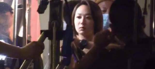 杨紫新剧哭戏获好评,静态图无意曝光真实颜值,脸部肿胀下巴奇怪_长相