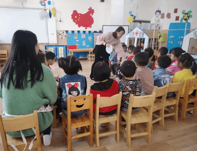 幼儿园的男孩,为啥比女孩更爱哭？＂小男子汉＂的坚强可能是假象