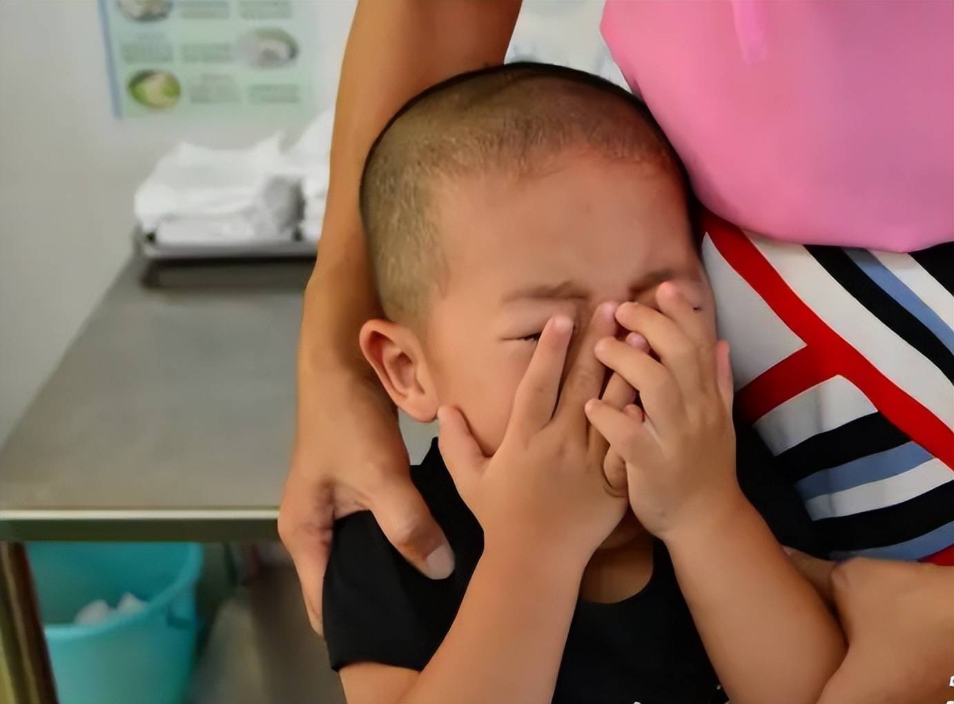 幼儿园的男孩,为啥比女孩更爱哭？＂小男子汉＂的坚强可能是假象