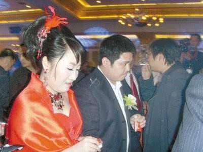赵本山全家福曝光:双胞胎儿女p图太狠,妻子马丽娟出镜