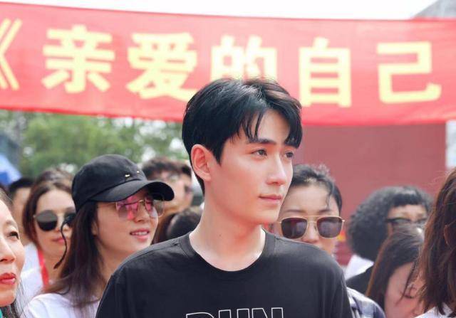 原创火速进入剧组朱一龙诠释好演员的定义小笼包的举动很暖心