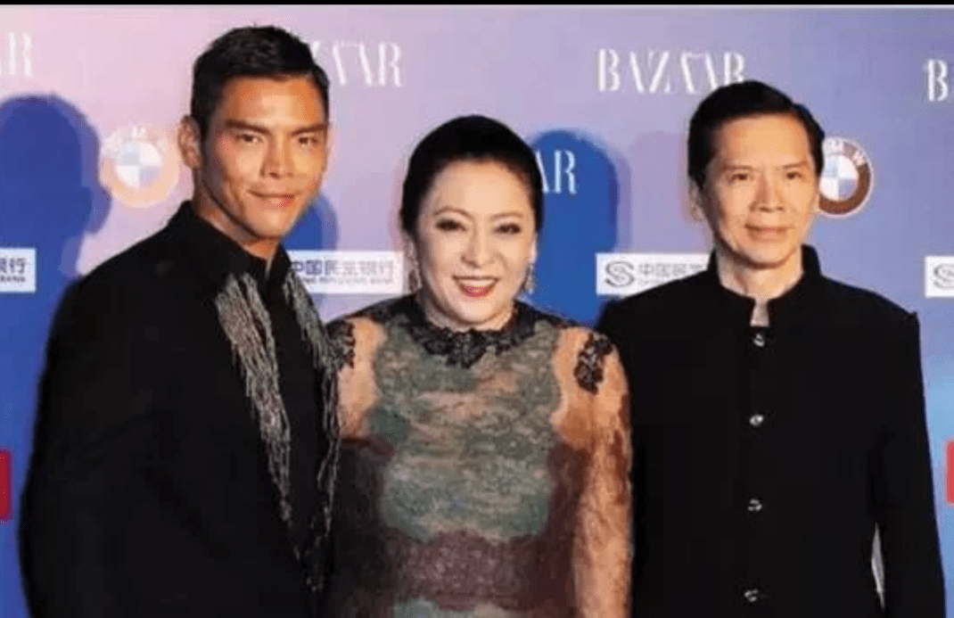 郭美女终于也算是找到自己的幸福,向太太表现的也是非常喜欢郭美女