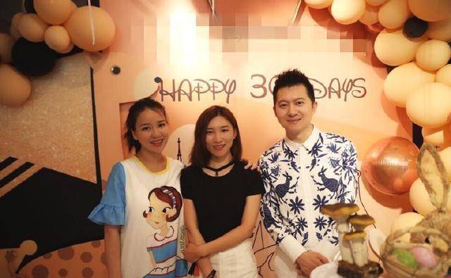 原创红果果绿泡泡全家福曝光女儿小桔子首次亮相粉嫩小脸超可爱