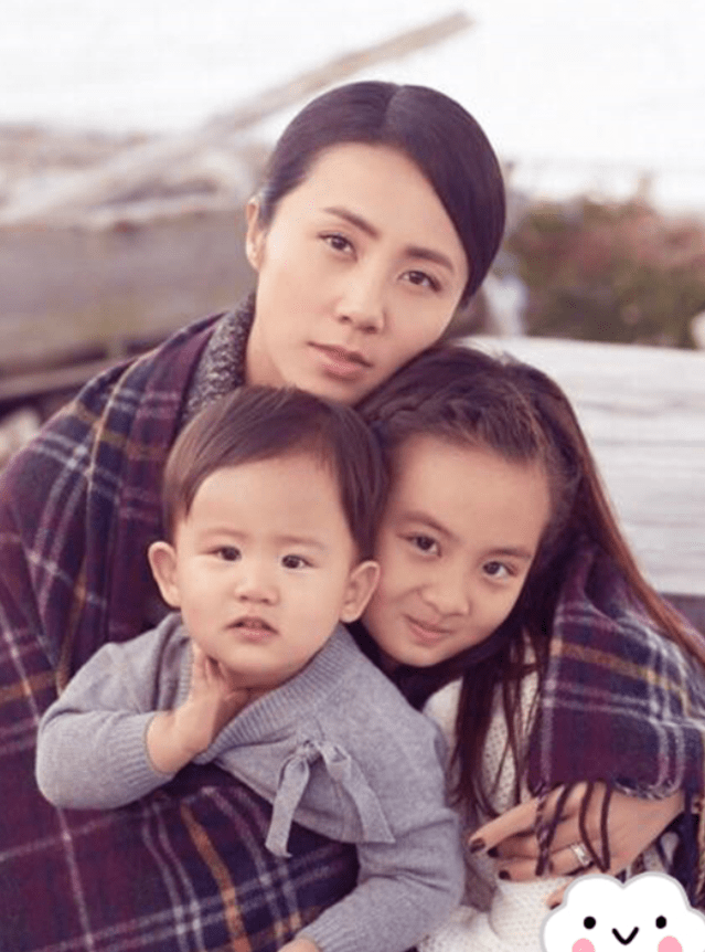 原创胡歌师姐孙莉嫁给黄磊生完三胎45岁作出妻子的选择