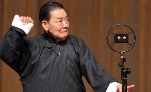 原创单田芳下乡劳动他掌握了一个窍门后成为了最具实力的独轮车手