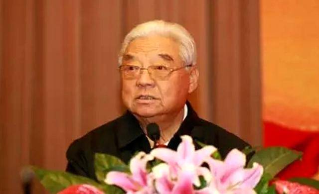 原创他曾担任总后勤部政委26岁授大尉59岁升中将65岁升上将