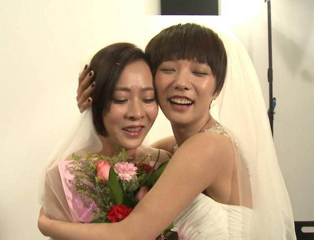 李小璐贾乃亮的爱情就像是《奋斗》中杨晓芸和向南的爱情一样打打闹闹