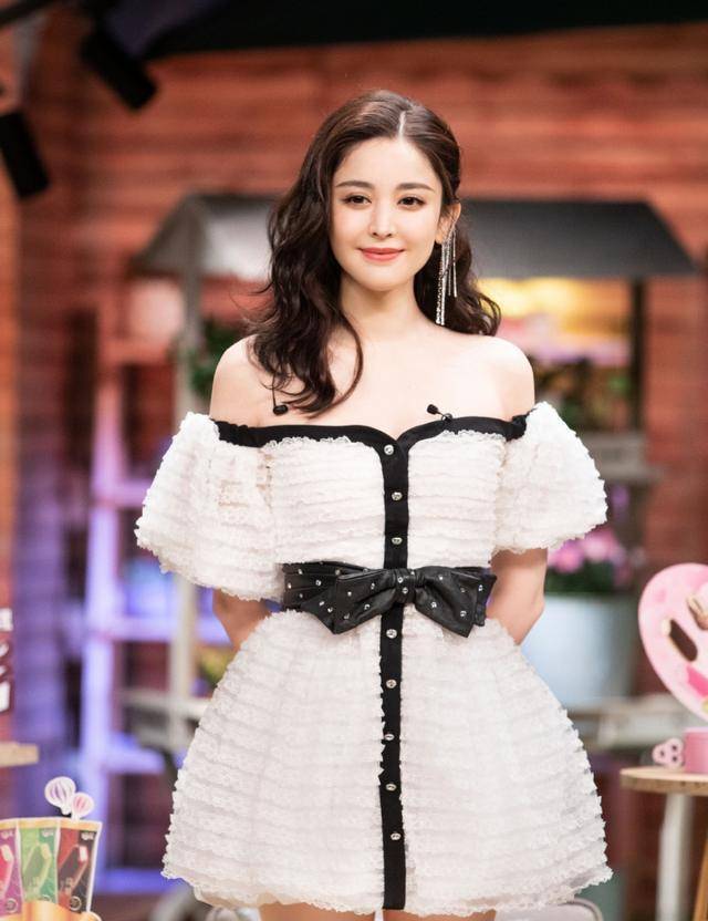 张天爱古力娜扎复工后首同框,彩虹裙遇上星空裙,又仙又美贼养眼_时尚