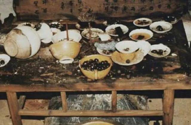 但无一例外,这些人在死后都没有能够保持尸身永存,也没有能够羽化成仙