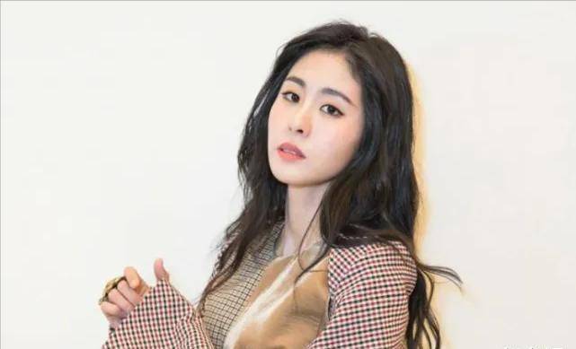 原创未婚生子1年多华晨宇被扒新恋情后张碧晨怀孕真相被质疑