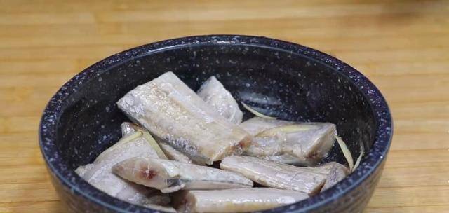 原创带鱼怎么做才好吃大厨教你一招出锅鲜香滑嫩无腥味太解馋了