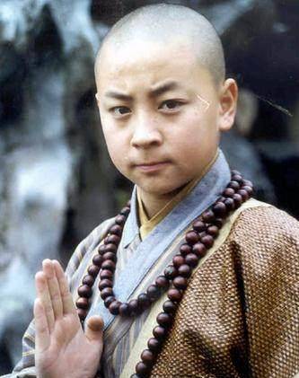 之后还出演了《少年包青天》的展昭,《乌龙闯情关》的释小龙,《九岁县