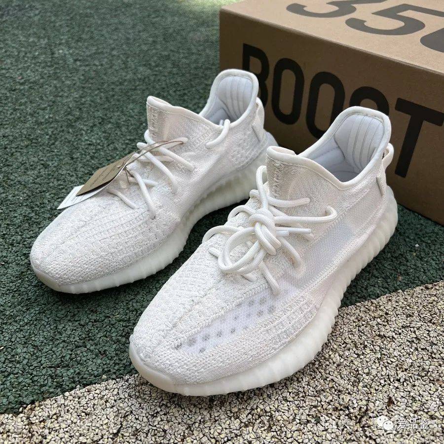 0 adidas yeezy 350 v2 纯白2.
