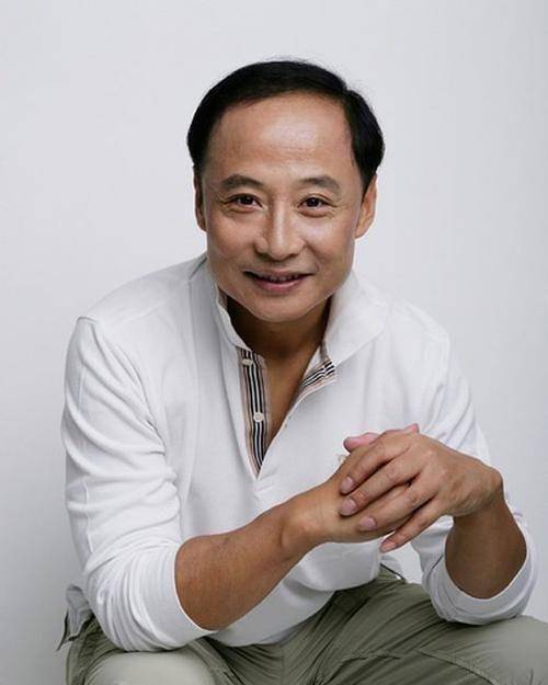 《水浒传》请他演主角,才开启演员生涯_周野芒_林冲_光头