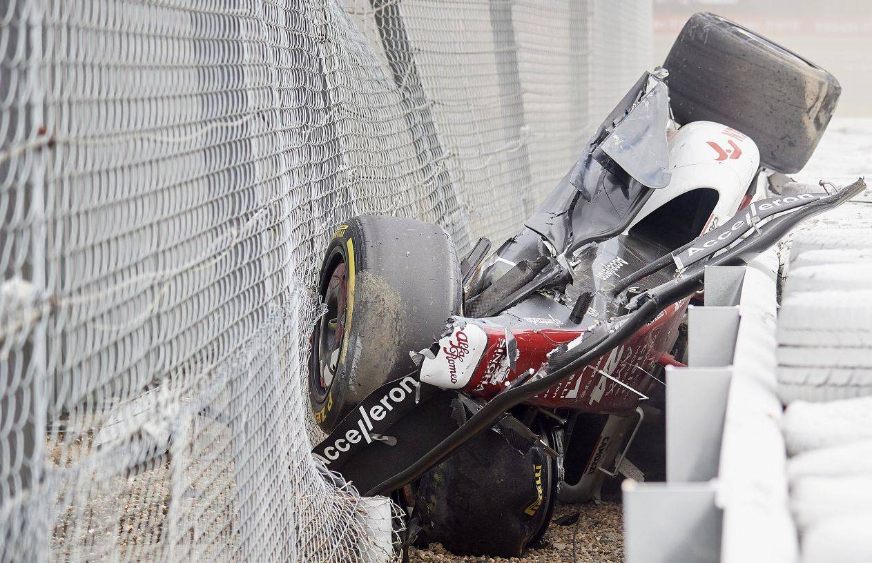 原创世界上最安全的车型f1赛事上热搜时速200翻车中国车手无碍